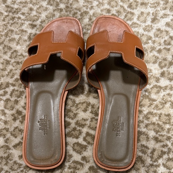 Hermes Oran Leather Sandals - Picture 2 of 5